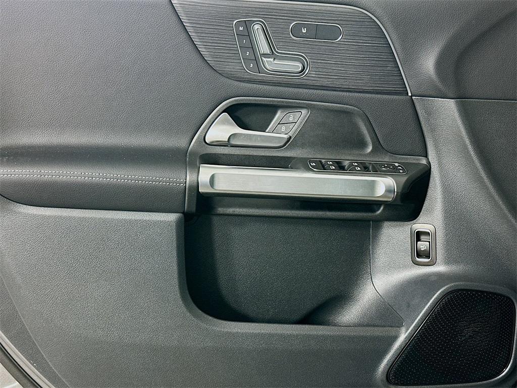 new 2025 Mercedes-Benz GLB 250 car, priced at $53,775