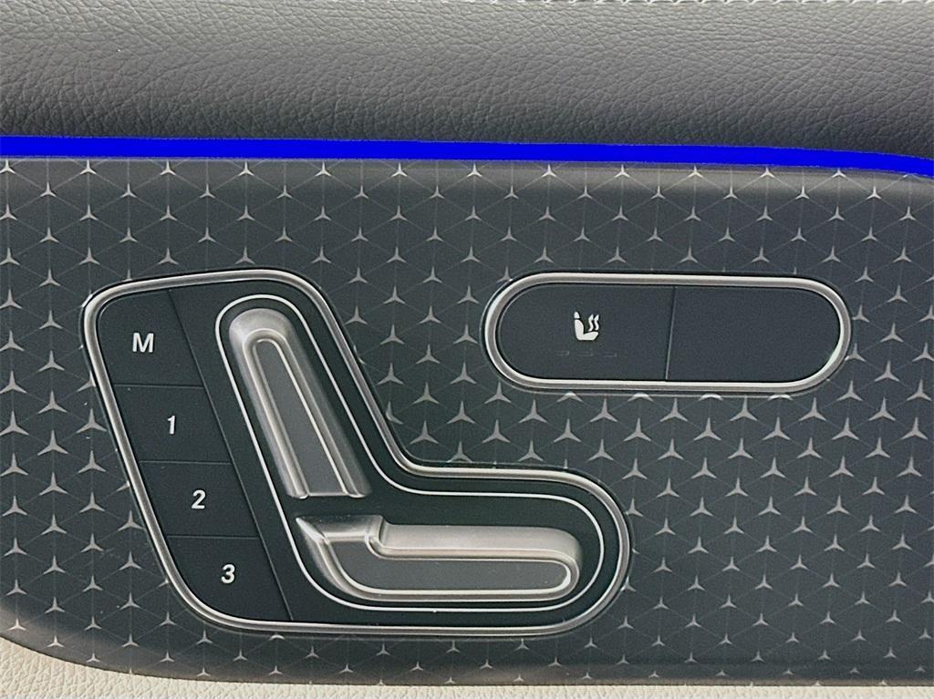 new 2025 Mercedes-Benz GLB 250 car, priced at $50,795