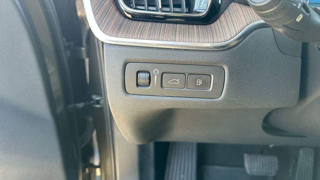 used 2022 Volvo XC60 Recharge Plug-In Hybrid car, priced at $35,962