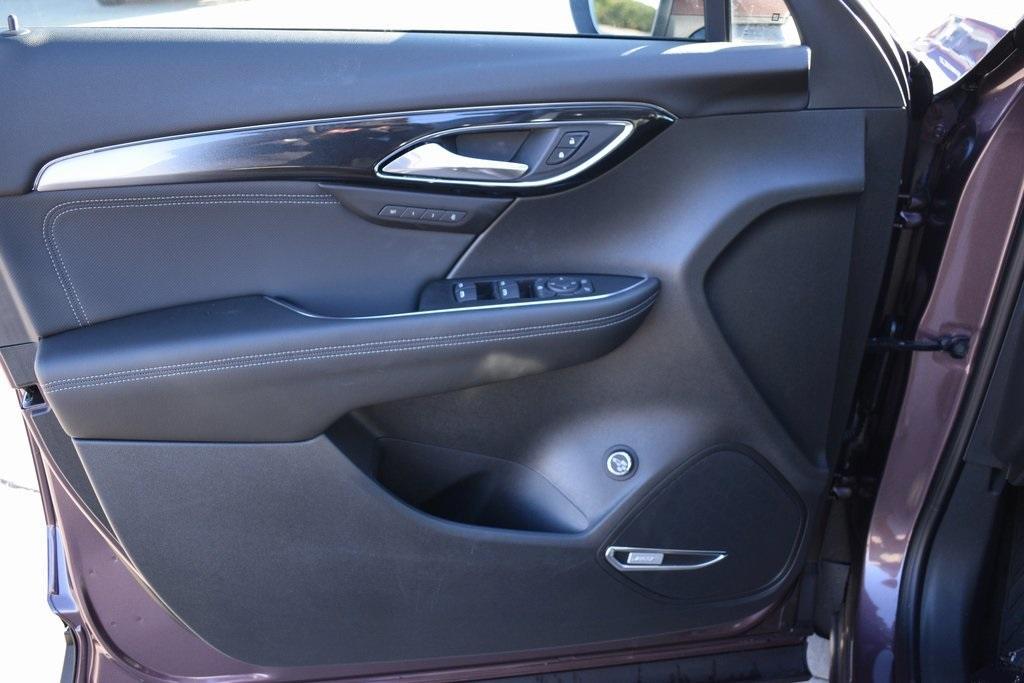 new 2025 Buick Envision car, priced at $38,215