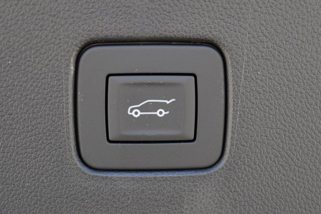 new 2025 Buick Envista car, priced at $27,775