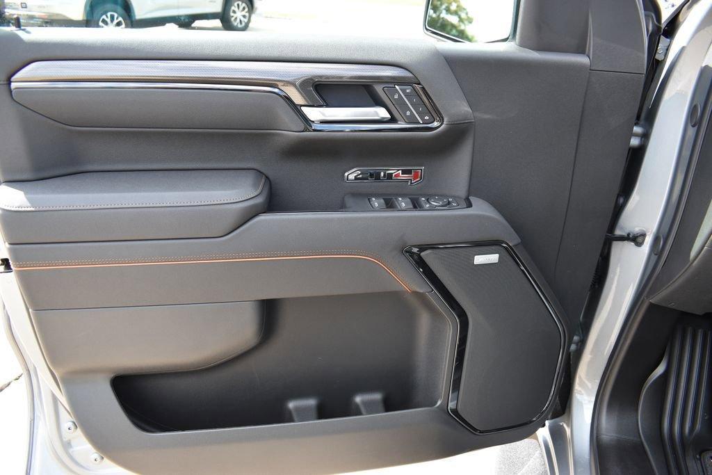 new 2025 GMC Sierra 1500 car, priced at $69,305