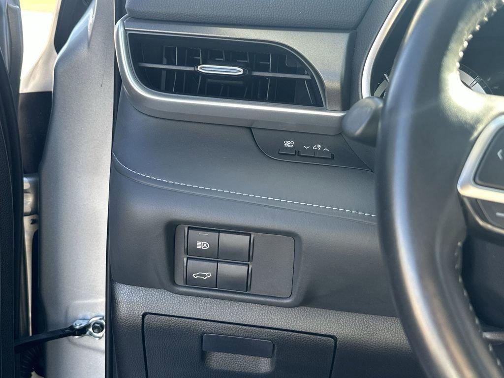 used 2021 Toyota Highlander Hybrid car, priced at $31,449