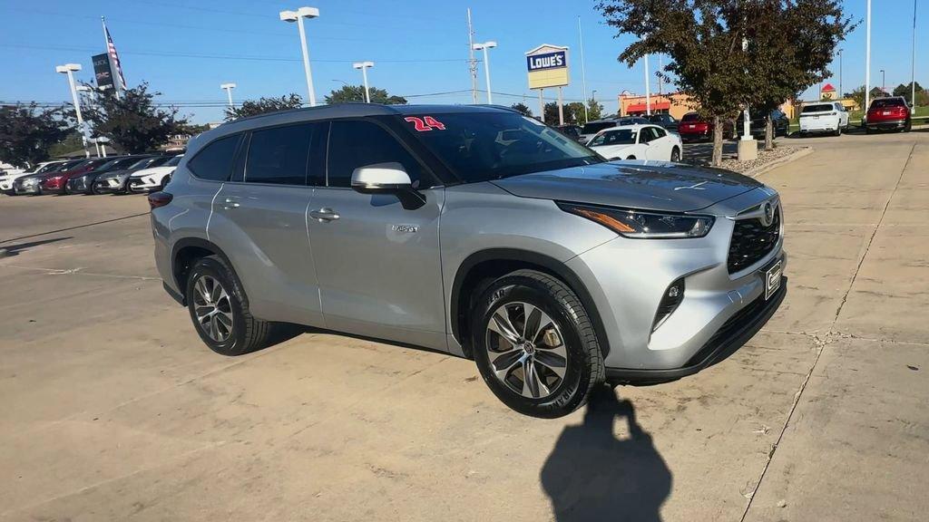 used 2021 Toyota Highlander Hybrid car, priced at $31,449