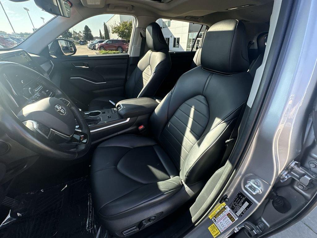 used 2021 Toyota Highlander Hybrid car, priced at $31,449