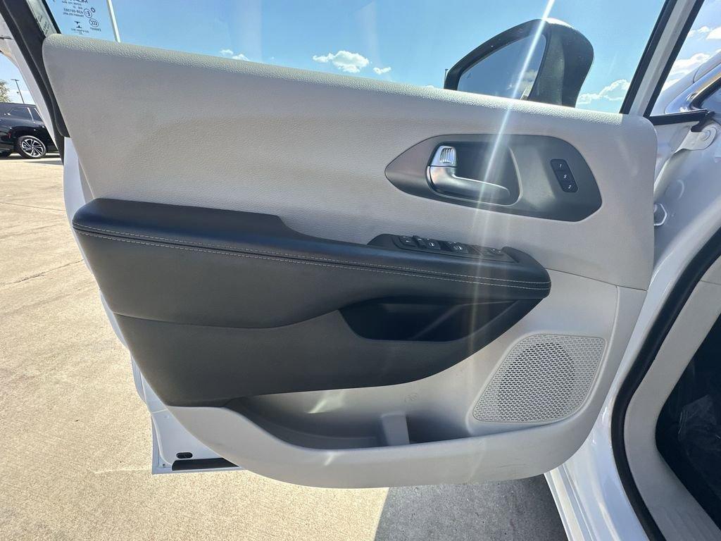 used 2023 Chrysler Pacifica car, priced at $26,761