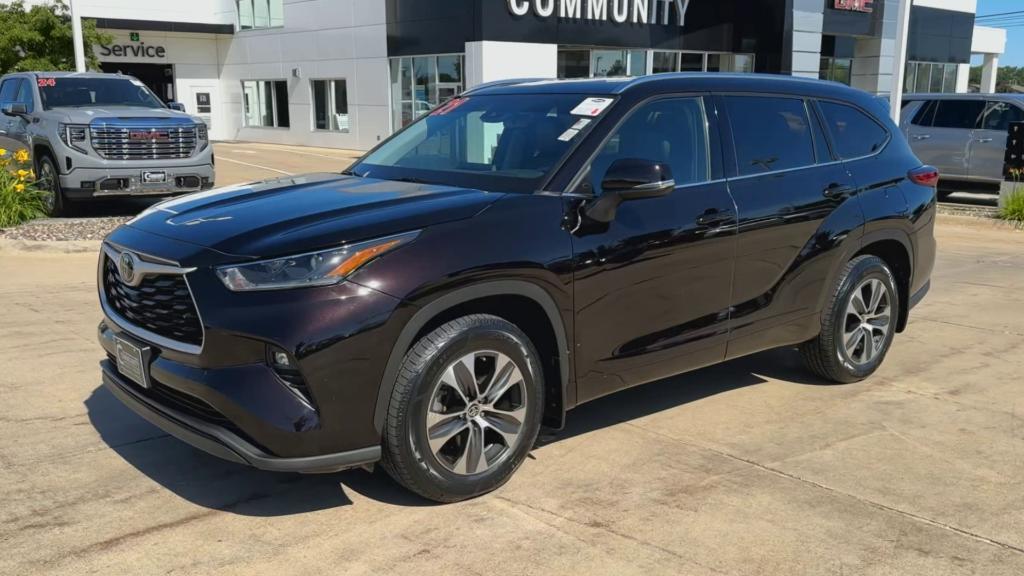 used 2021 Toyota Highlander car, priced at $34,853