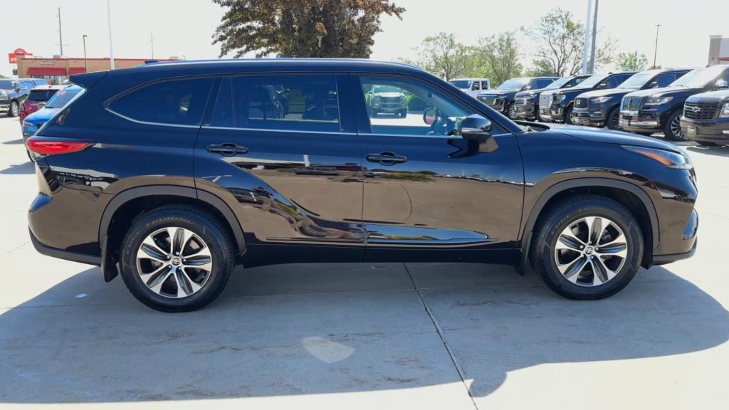 used 2021 Toyota Highlander car, priced at $34,853