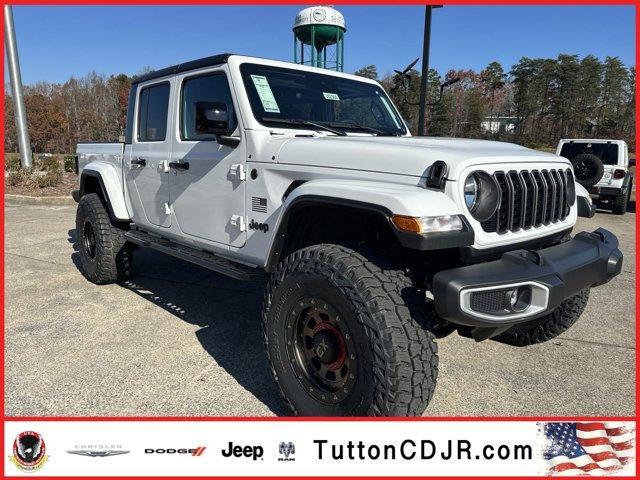 new 2024 Jeep Gladiator car, priced at $48,931