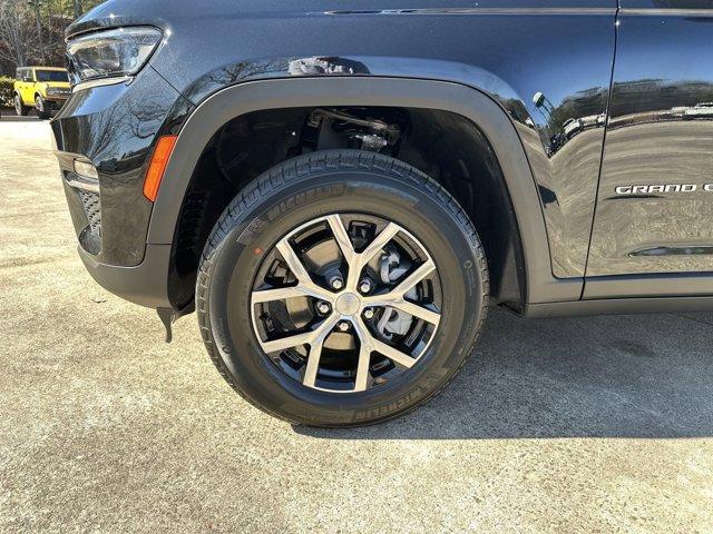 new 2025 Jeep Grand Cherokee car, priced at $48,730