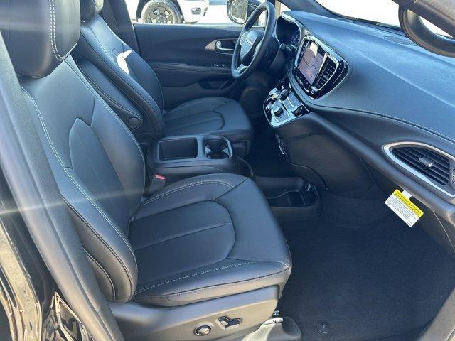 new 2025 Chrysler Pacifica car