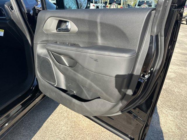 new 2025 Chrysler Pacifica car