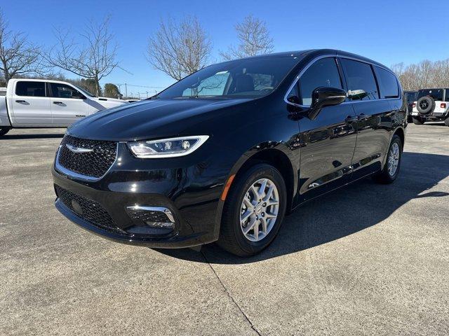 new 2025 Chrysler Pacifica car