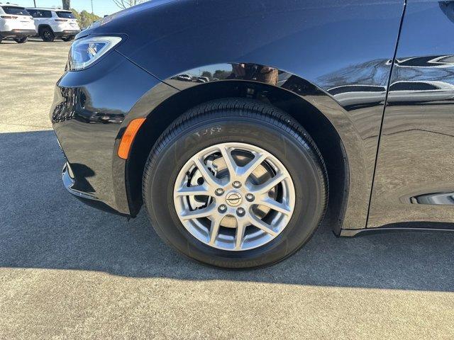 new 2025 Chrysler Pacifica car