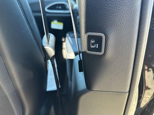 new 2025 Chrysler Pacifica car