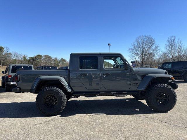 new 2025 Jeep Gladiator car, priced at $40,185