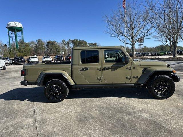 new 2025 Jeep Gladiator car, priced at $43,680