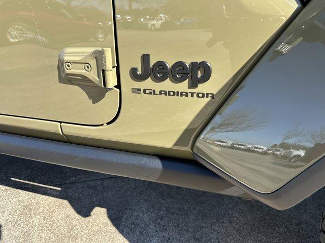 new 2025 Jeep Gladiator car, priced at $43,680