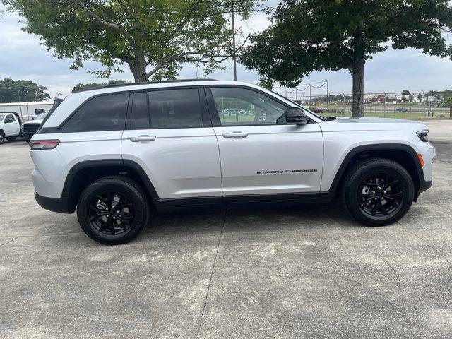 new 2025 Jeep Grand Cherokee car, priced at $43,480