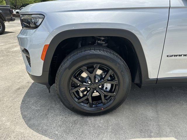 new 2025 Jeep Grand Cherokee car, priced at $43,480