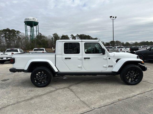 new 2025 Jeep Gladiator car, priced at $40,185