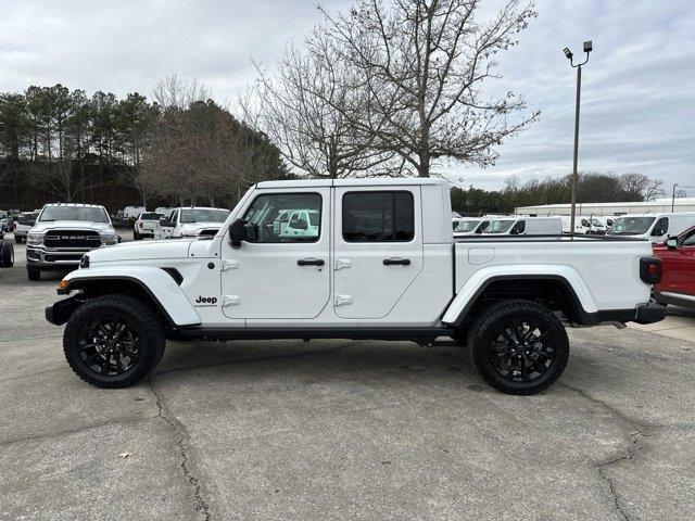 new 2025 Jeep Gladiator car, priced at $40,185