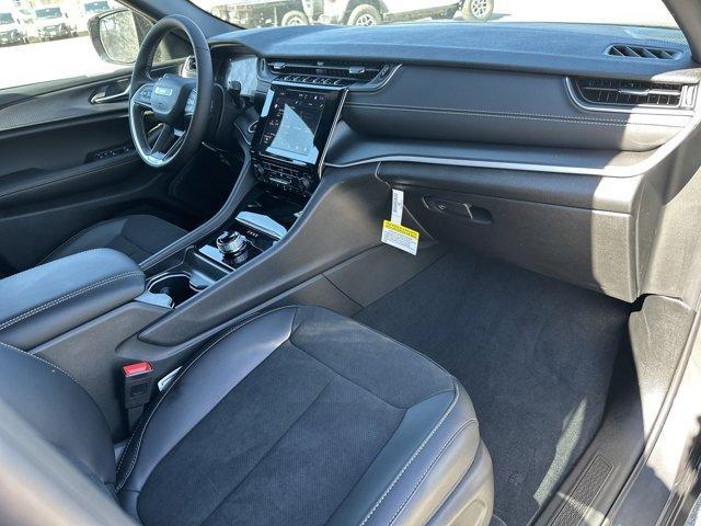 new 2025 Jeep Grand Cherokee car, priced at $42,780
