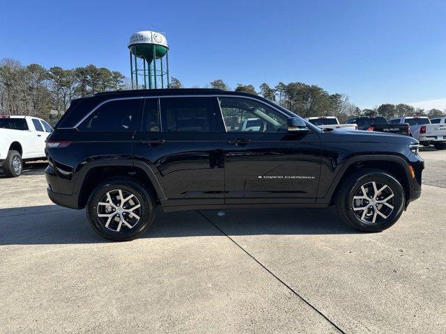 new 2025 Jeep Grand Cherokee car, priced at $41,160