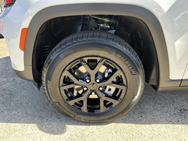 new 2024 Jeep Grand Cherokee car, priced at $39,935