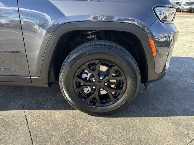 new 2025 Jeep Grand Cherokee car, priced at $38,980