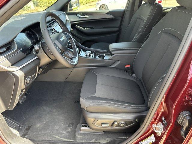 new 2025 Jeep Grand Cherokee car, priced at $40,890