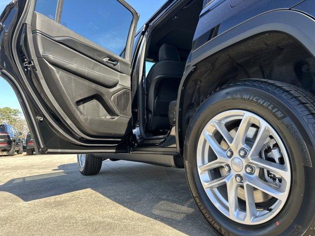 new 2025 Jeep Grand Cherokee L car, priced at $39,675