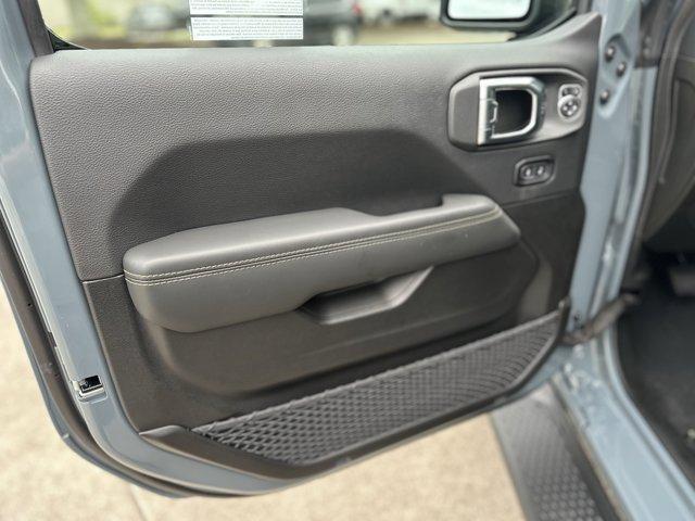new 2025 Jeep Gladiator car, priced at $46,685