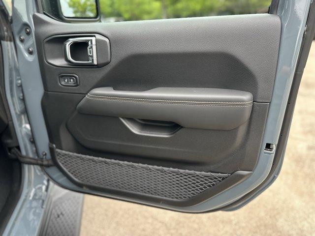 new 2025 Jeep Gladiator car, priced at $46,685