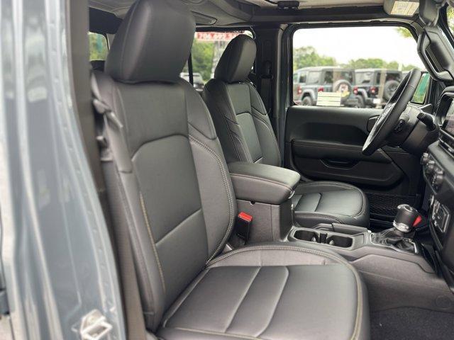 new 2025 Jeep Gladiator car, priced at $46,685