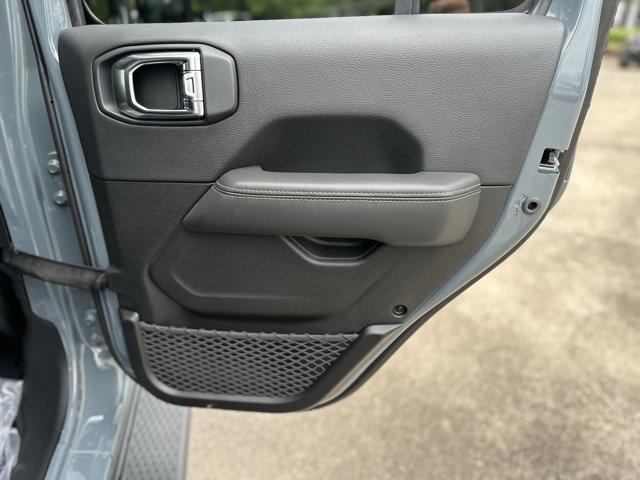 new 2025 Jeep Gladiator car, priced at $46,685