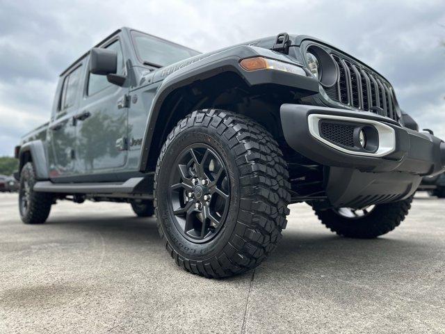 new 2025 Jeep Gladiator car, priced at $46,685