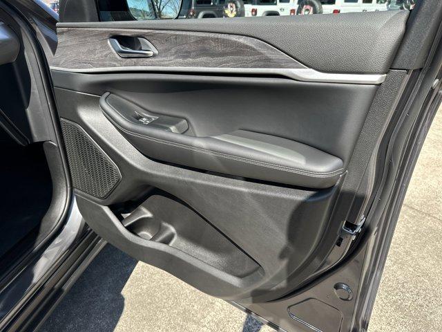 new 2025 Jeep Grand Cherokee car, priced at $48,035