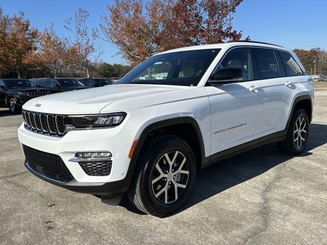 new 2025 Jeep Grand Cherokee car, priced at $44,390