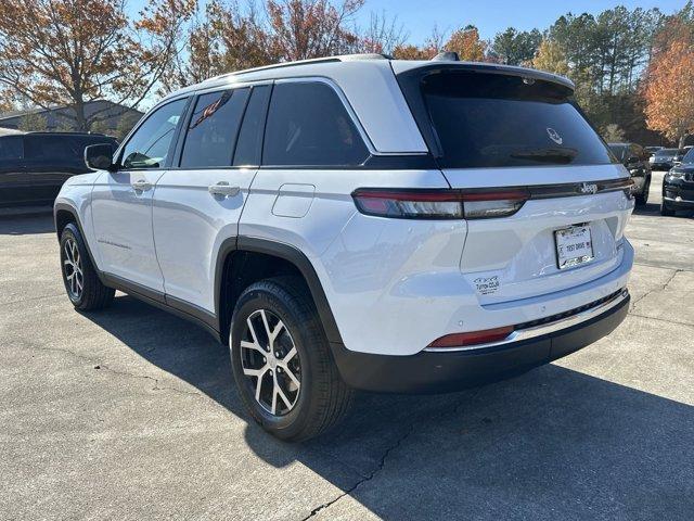 new 2025 Jeep Grand Cherokee car, priced at $44,390