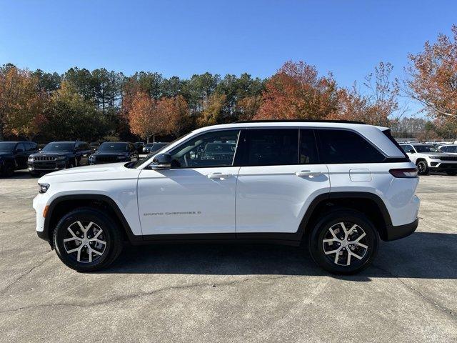 new 2025 Jeep Grand Cherokee car, priced at $44,390