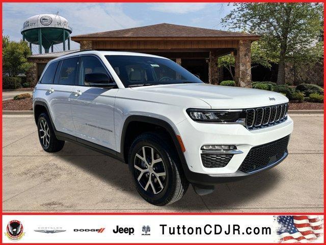 new 2025 Jeep Grand Cherokee car, priced at $44,390