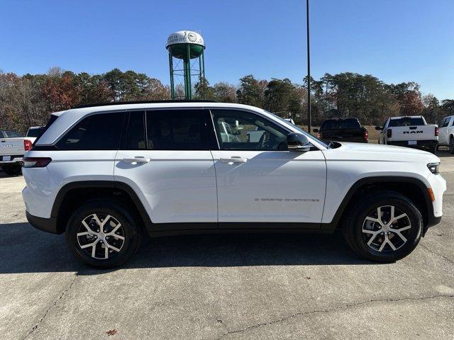 new 2025 Jeep Grand Cherokee car, priced at $44,390