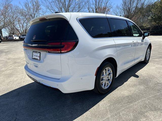 new 2025 Chrysler Pacifica car