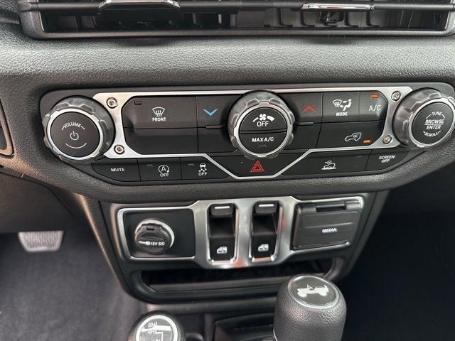 new 2025 Jeep Wrangler car