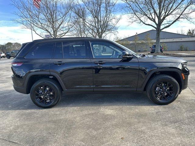 new 2025 Jeep Grand Cherokee car, priced at $42,780