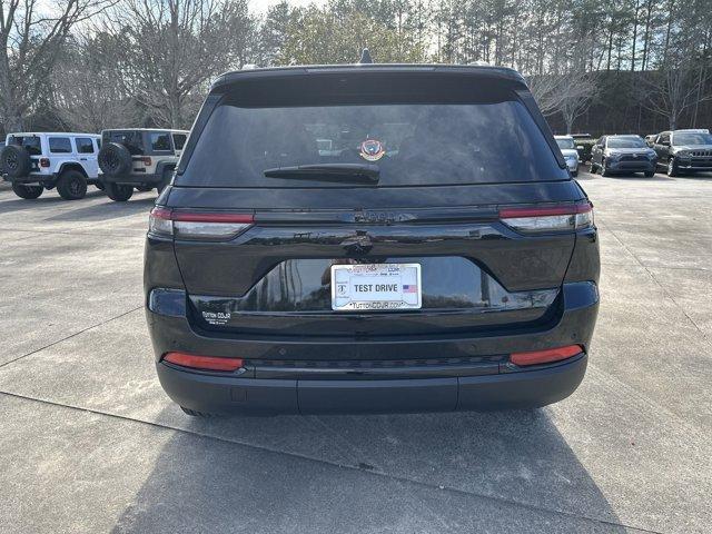 new 2025 Jeep Grand Cherokee car, priced at $42,780