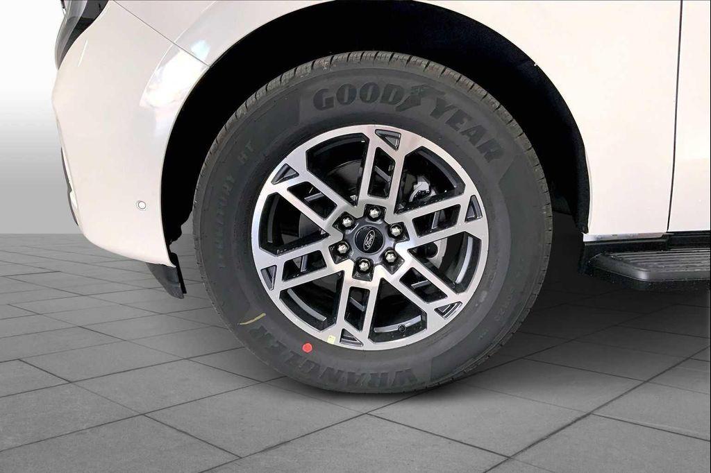 new 2025 Ford Expedition Max car, priced at $68,764