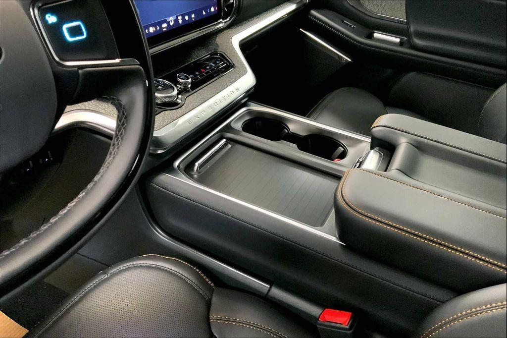 new 2025 Ford Expedition car, priced at $81,585
