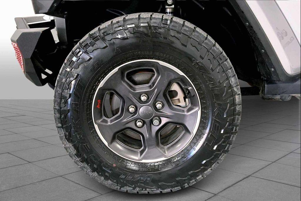 used 2021 Jeep Gladiator car, priced at $34,583
